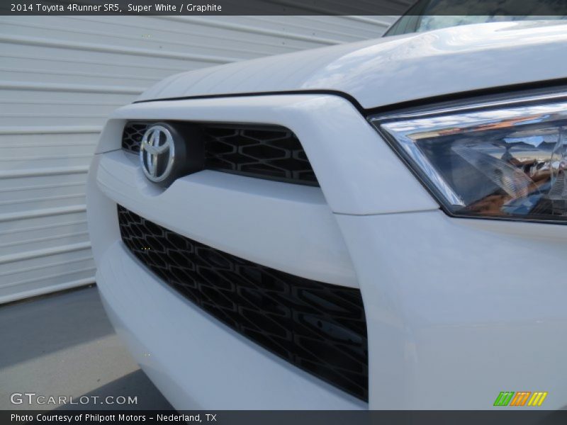 Super White / Graphite 2014 Toyota 4Runner SR5