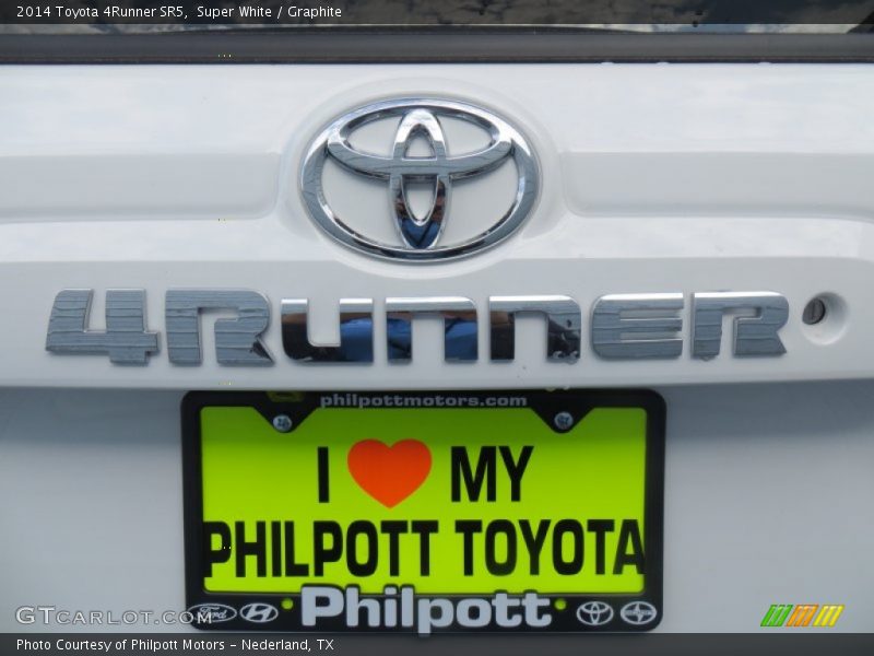 Super White / Graphite 2014 Toyota 4Runner SR5