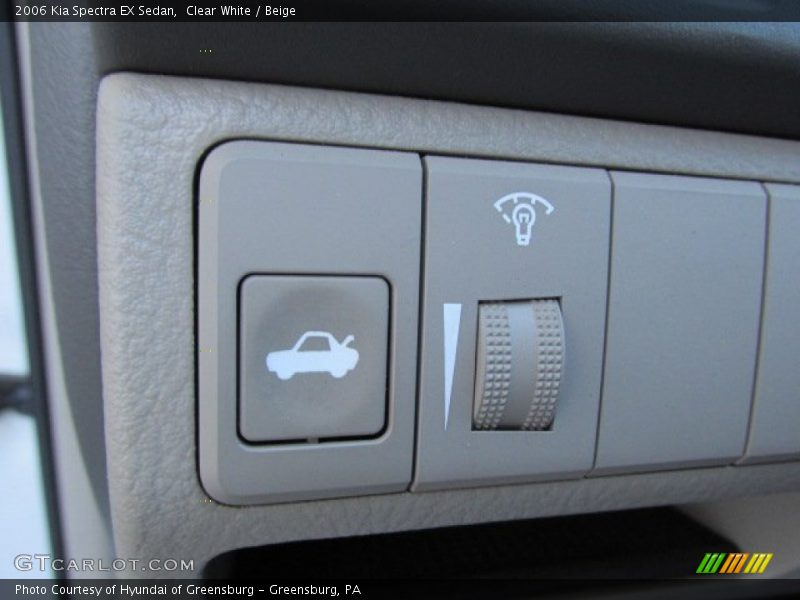Clear White / Beige 2006 Kia Spectra EX Sedan