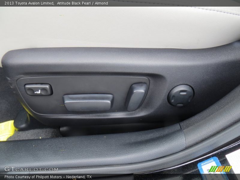 Attitude Black Pearl / Almond 2013 Toyota Avalon Limited