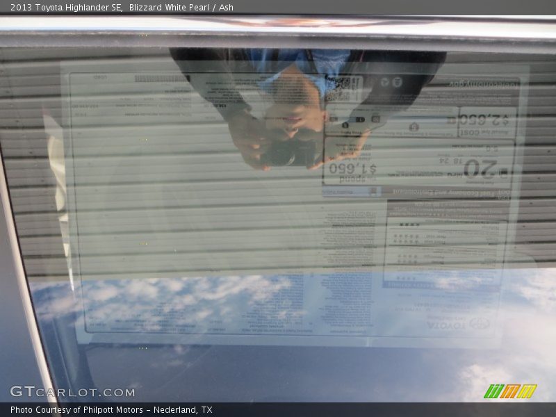 Blizzard White Pearl / Ash 2013 Toyota Highlander SE