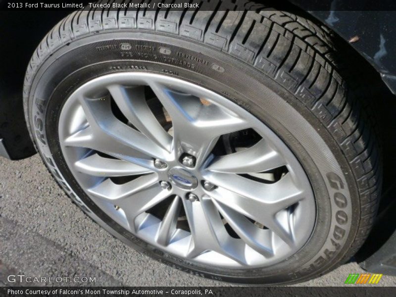 Tuxedo Black Metallic / Charcoal Black 2013 Ford Taurus Limited