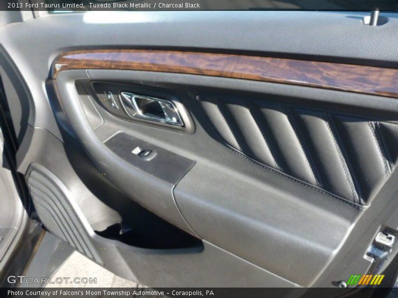 Tuxedo Black Metallic / Charcoal Black 2013 Ford Taurus Limited