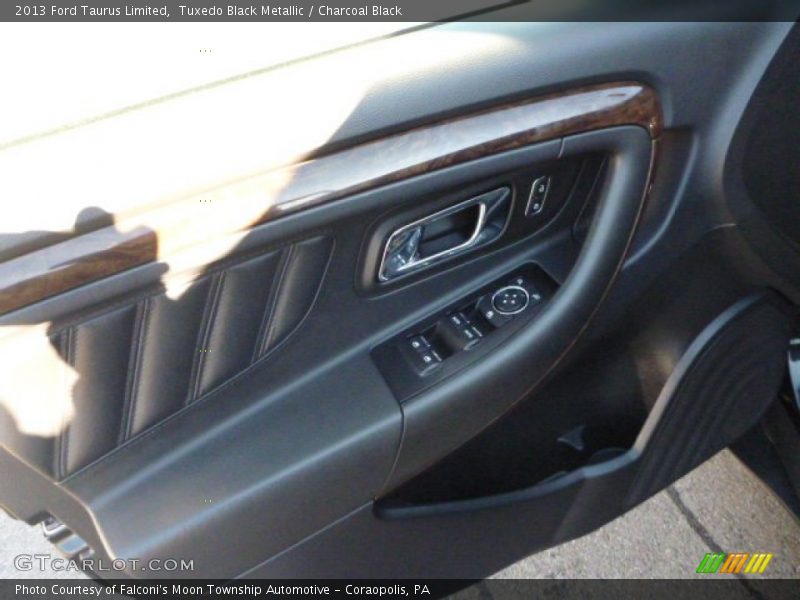 Tuxedo Black Metallic / Charcoal Black 2013 Ford Taurus Limited