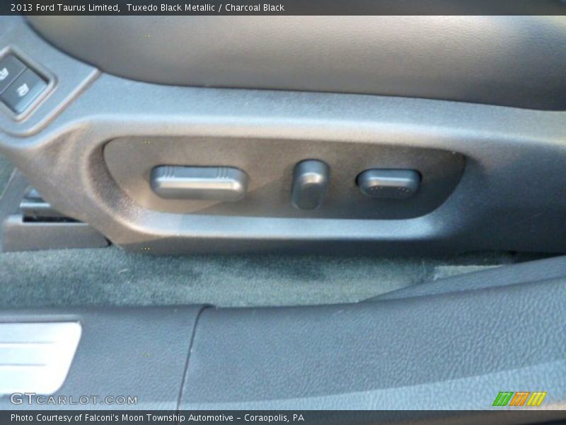 Tuxedo Black Metallic / Charcoal Black 2013 Ford Taurus Limited