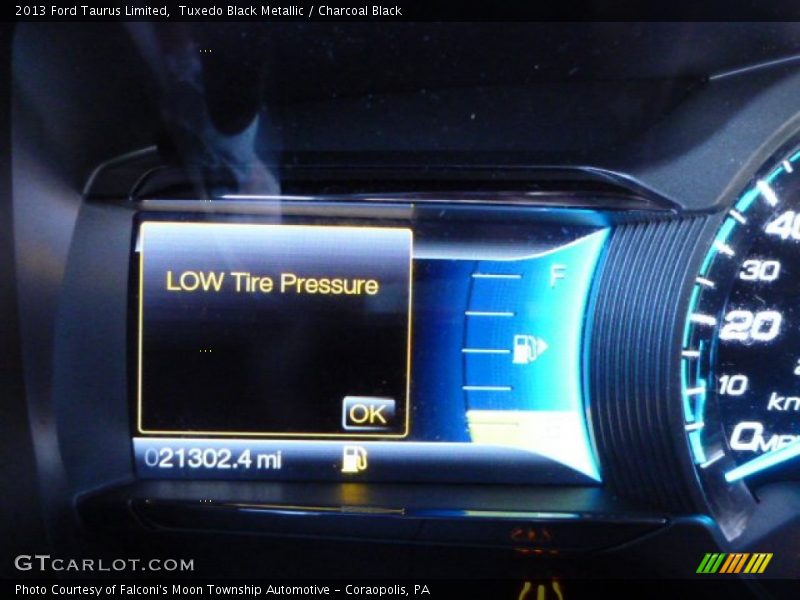 Tuxedo Black Metallic / Charcoal Black 2013 Ford Taurus Limited