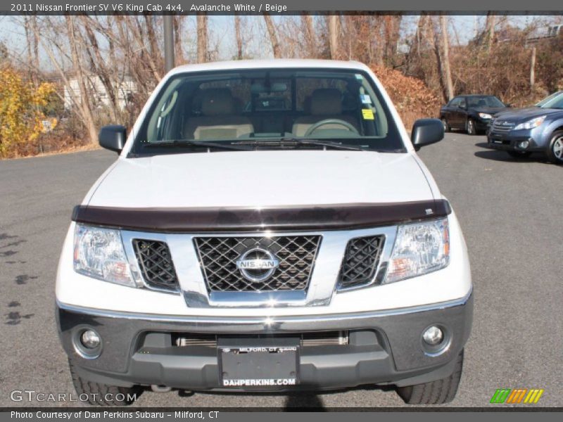 Avalanche White / Beige 2011 Nissan Frontier SV V6 King Cab 4x4