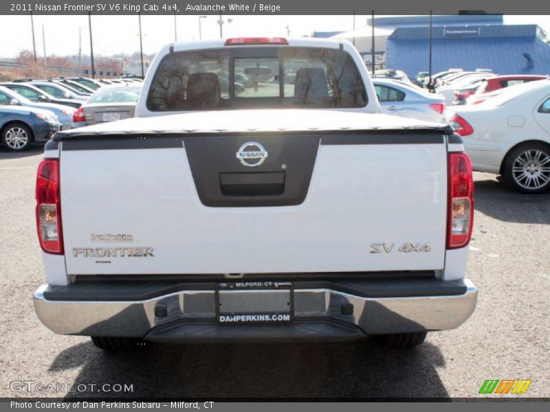 Avalanche White / Beige 2011 Nissan Frontier SV V6 King Cab 4x4