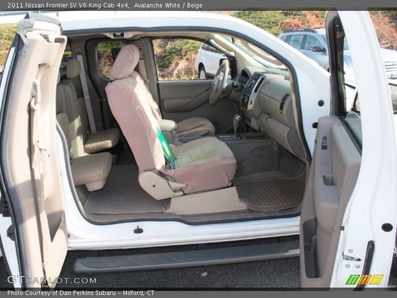 Avalanche White / Beige 2011 Nissan Frontier SV V6 King Cab 4x4