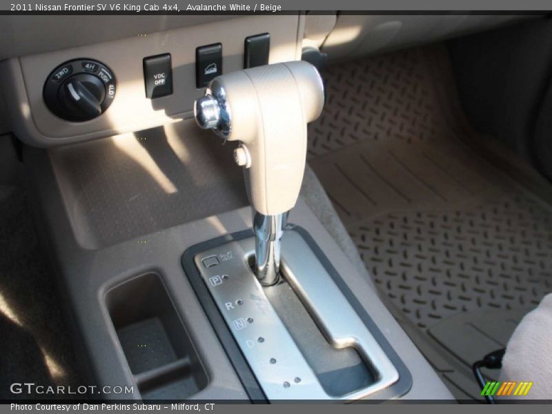 Avalanche White / Beige 2011 Nissan Frontier SV V6 King Cab 4x4