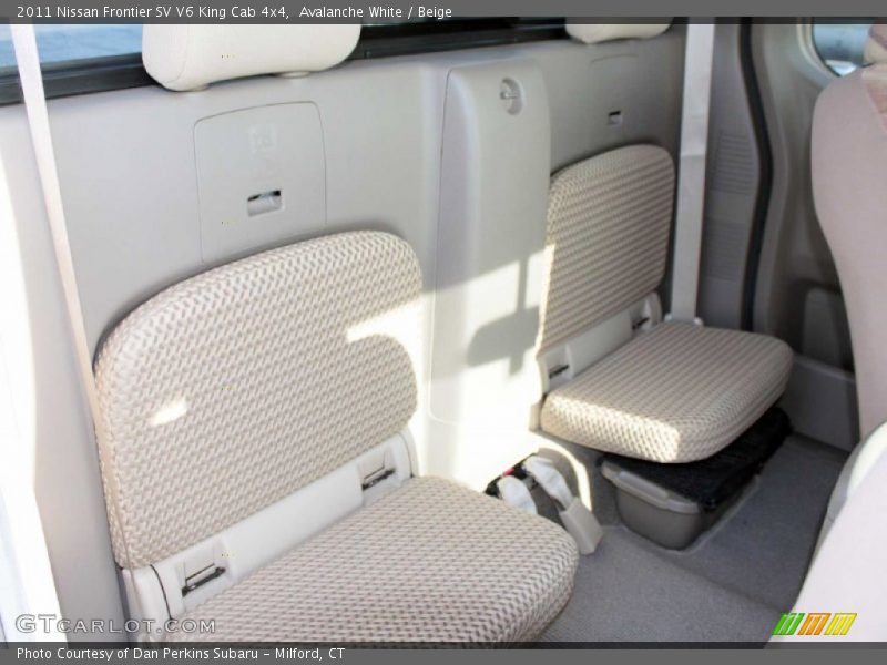 Avalanche White / Beige 2011 Nissan Frontier SV V6 King Cab 4x4