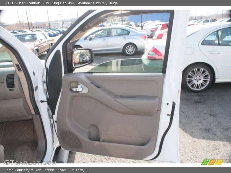 Avalanche White / Beige 2011 Nissan Frontier SV V6 King Cab 4x4