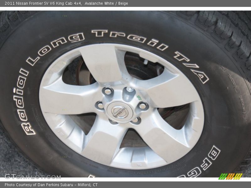 Avalanche White / Beige 2011 Nissan Frontier SV V6 King Cab 4x4