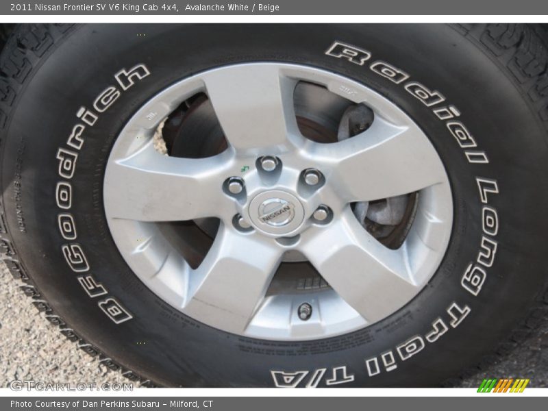 Avalanche White / Beige 2011 Nissan Frontier SV V6 King Cab 4x4