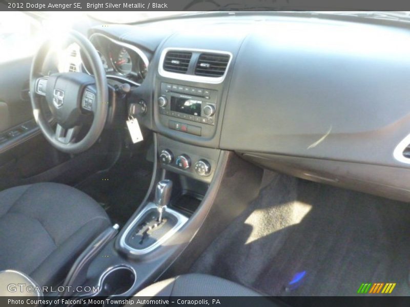 Bright Silver Metallic / Black 2012 Dodge Avenger SE