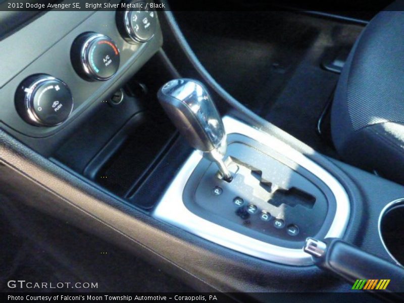 Bright Silver Metallic / Black 2012 Dodge Avenger SE