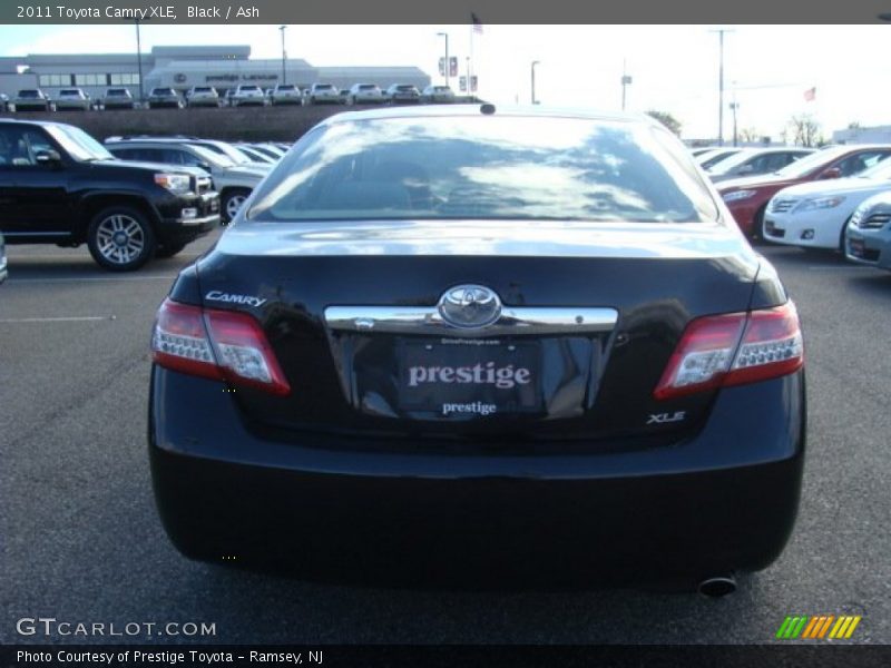 Black / Ash 2011 Toyota Camry XLE