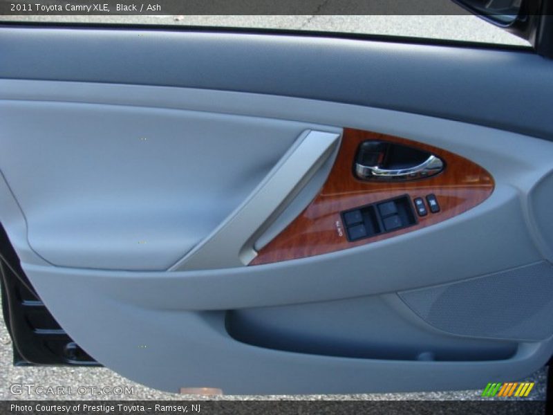 Black / Ash 2011 Toyota Camry XLE