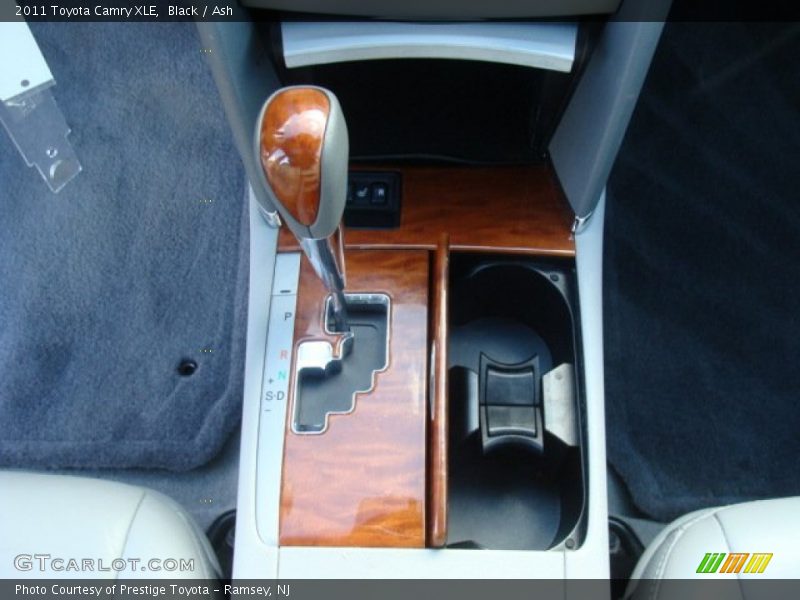 Black / Ash 2011 Toyota Camry XLE