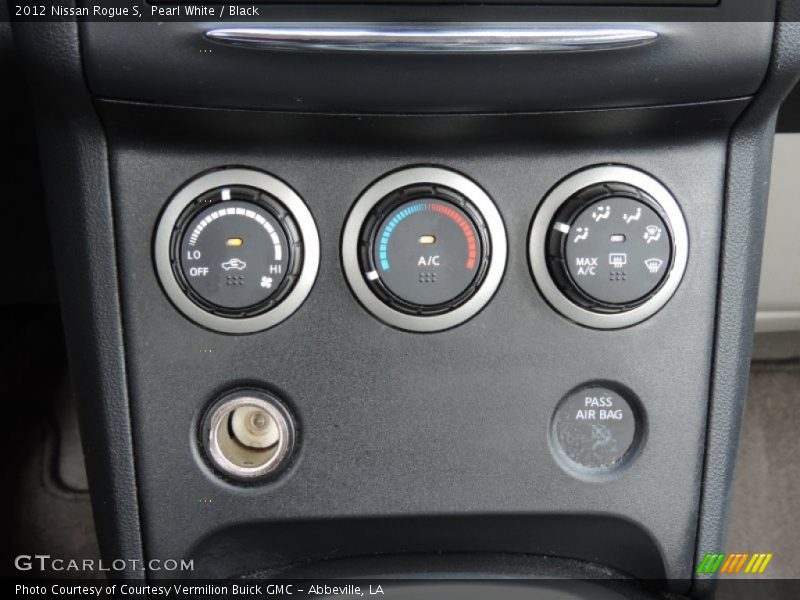 Pearl White / Black 2012 Nissan Rogue S