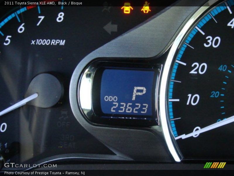 Black / Bisque 2011 Toyota Sienna XLE AWD