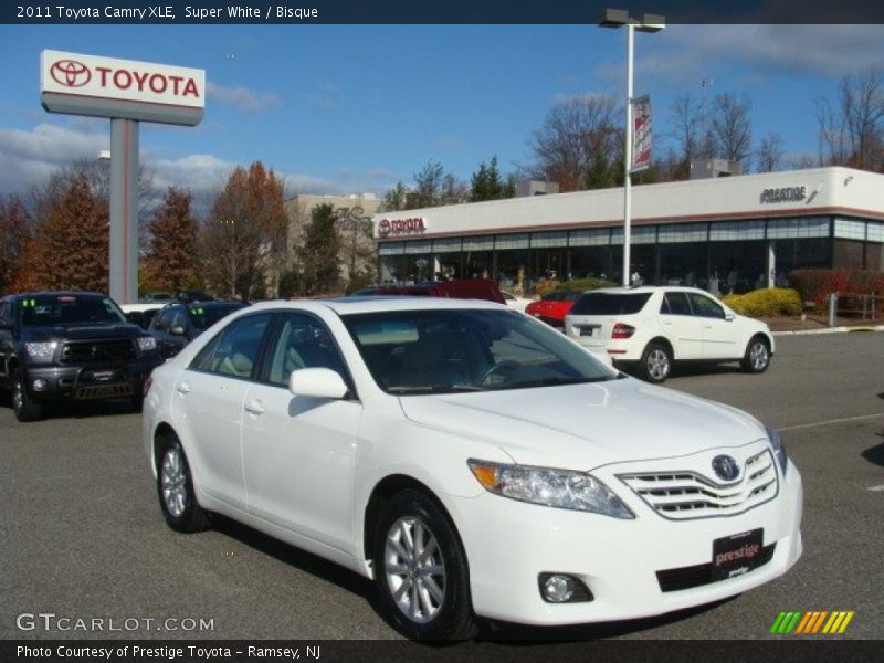 Super White / Bisque 2011 Toyota Camry XLE