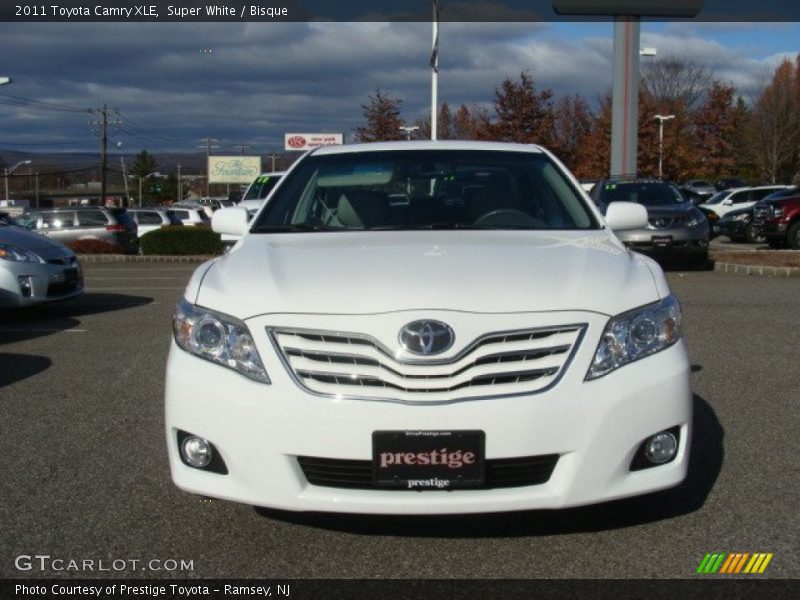 Super White / Bisque 2011 Toyota Camry XLE