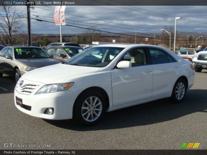 Super White / Bisque 2011 Toyota Camry XLE