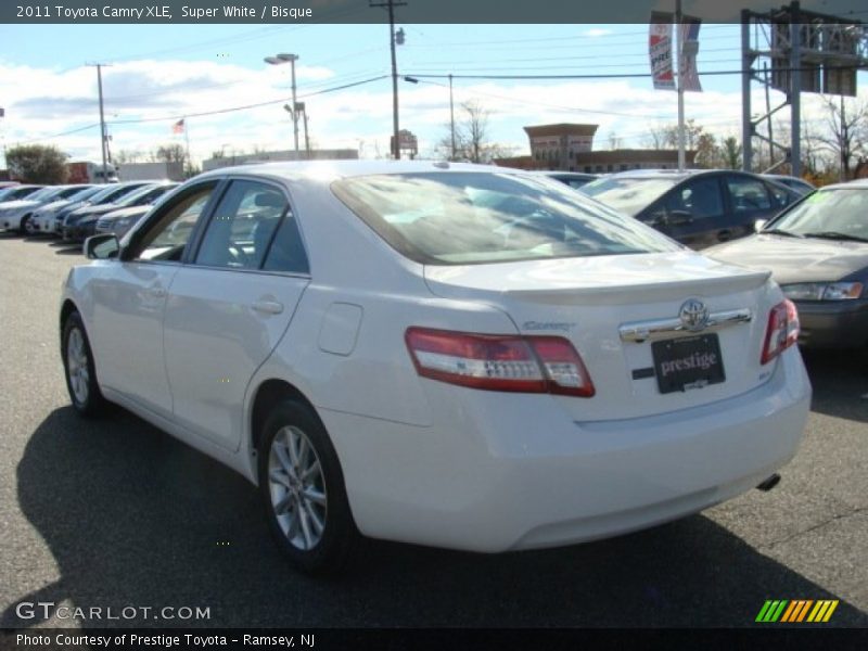 Super White / Bisque 2011 Toyota Camry XLE