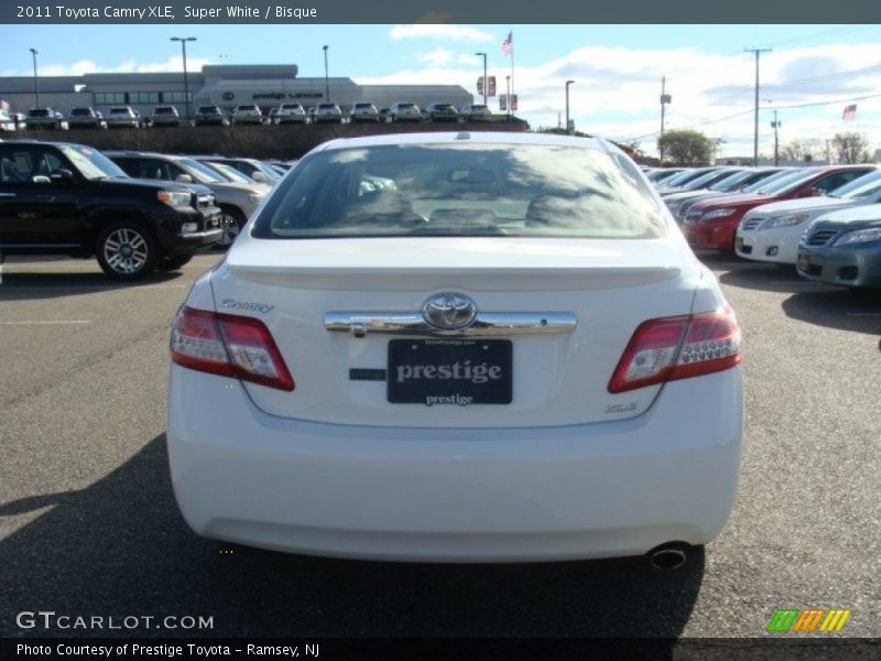 Super White / Bisque 2011 Toyota Camry XLE