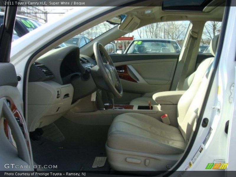 Super White / Bisque 2011 Toyota Camry XLE