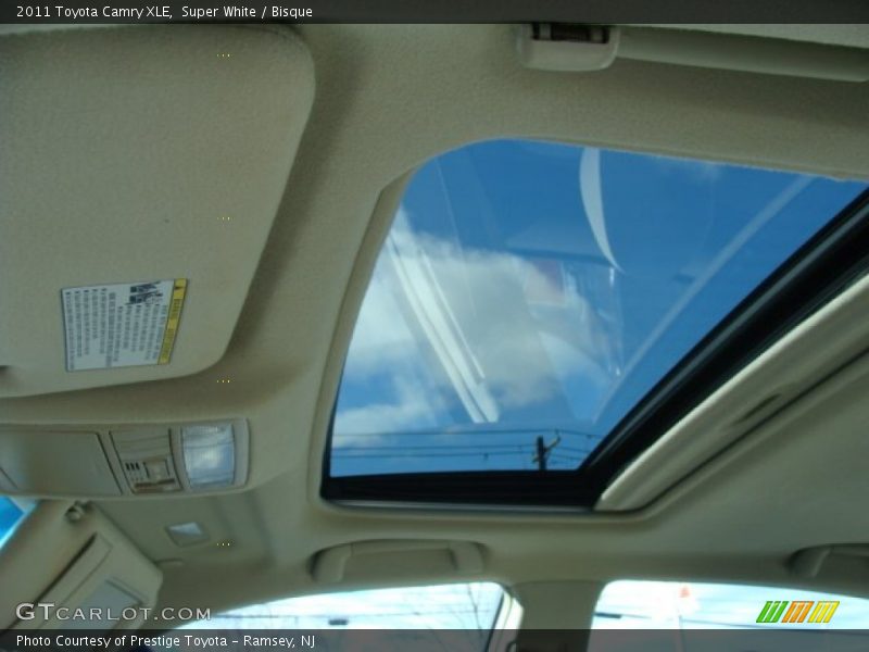Super White / Bisque 2011 Toyota Camry XLE