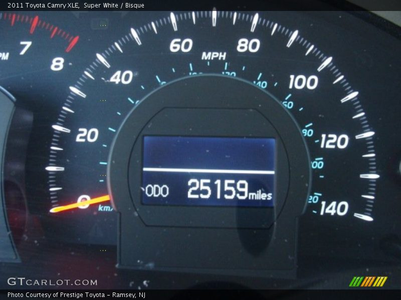 Super White / Bisque 2011 Toyota Camry XLE