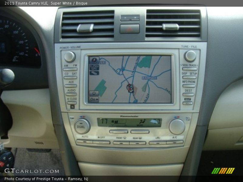Super White / Bisque 2011 Toyota Camry XLE