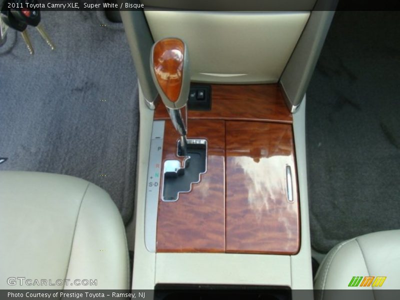 Super White / Bisque 2011 Toyota Camry XLE