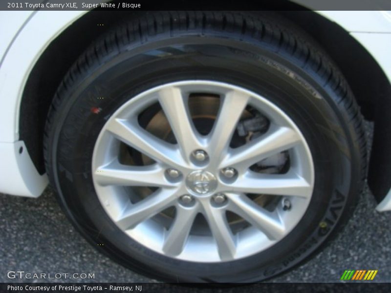 Super White / Bisque 2011 Toyota Camry XLE