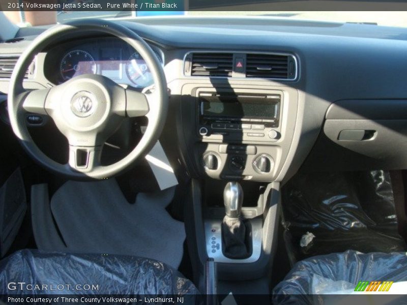Pure White / Titan Black 2014 Volkswagen Jetta S Sedan