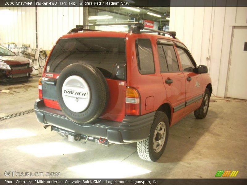 Wildfire Red / Medium Gray 2000 Chevrolet Tracker 4WD Hard Top