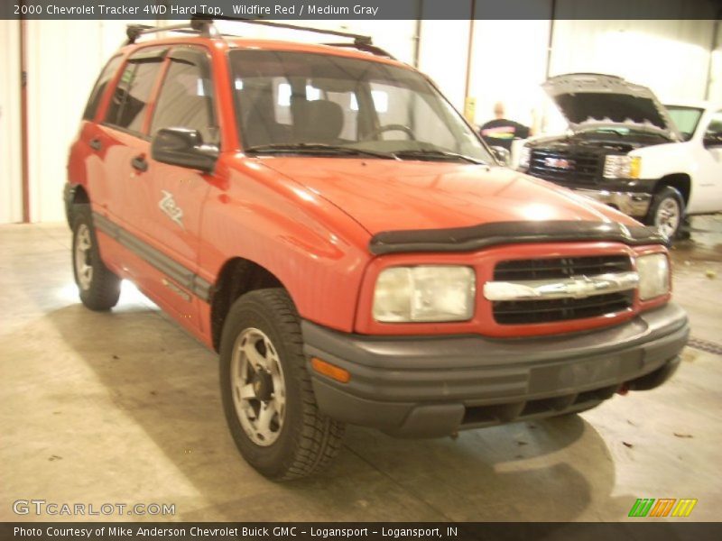 Wildfire Red / Medium Gray 2000 Chevrolet Tracker 4WD Hard Top