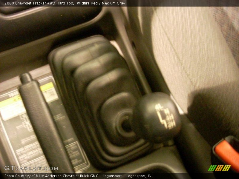 Wildfire Red / Medium Gray 2000 Chevrolet Tracker 4WD Hard Top