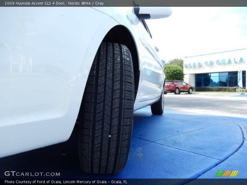Nordic White / Gray 2009 Hyundai Accent GLS 4 Door