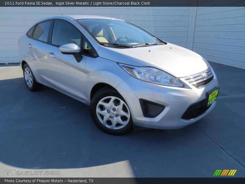 Ingot Silver Metallic / Light Stone/Charcoal Black Cloth 2011 Ford Fiesta SE Sedan