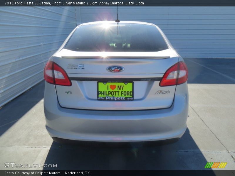 Ingot Silver Metallic / Light Stone/Charcoal Black Cloth 2011 Ford Fiesta SE Sedan