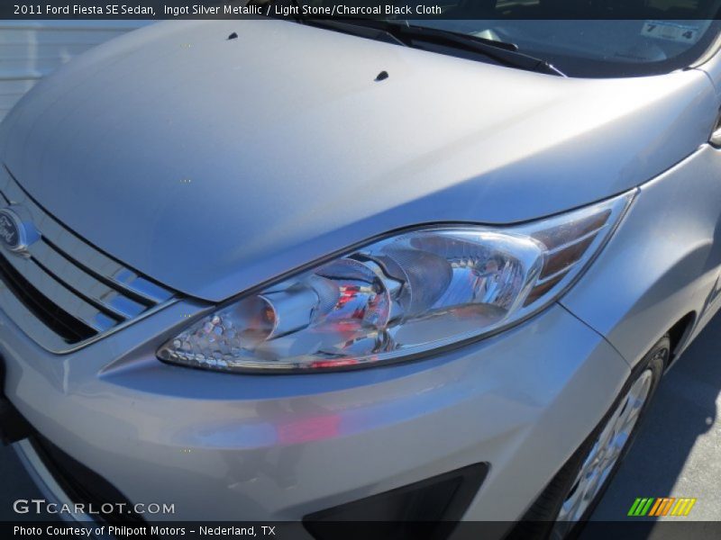 Ingot Silver Metallic / Light Stone/Charcoal Black Cloth 2011 Ford Fiesta SE Sedan