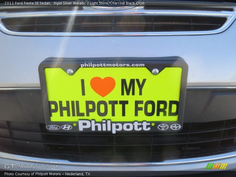 Ingot Silver Metallic / Light Stone/Charcoal Black Cloth 2011 Ford Fiesta SE Sedan