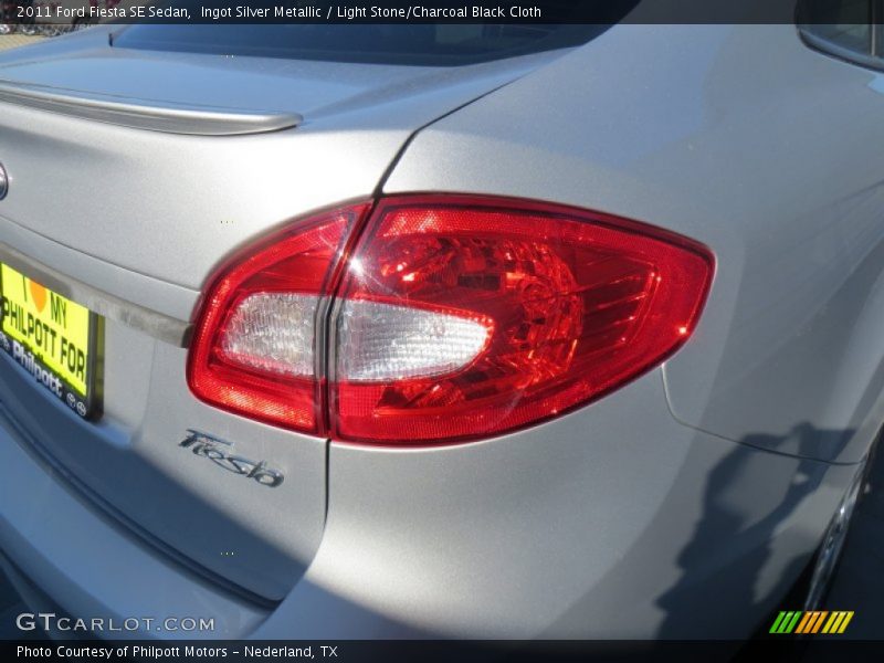 Ingot Silver Metallic / Light Stone/Charcoal Black Cloth 2011 Ford Fiesta SE Sedan
