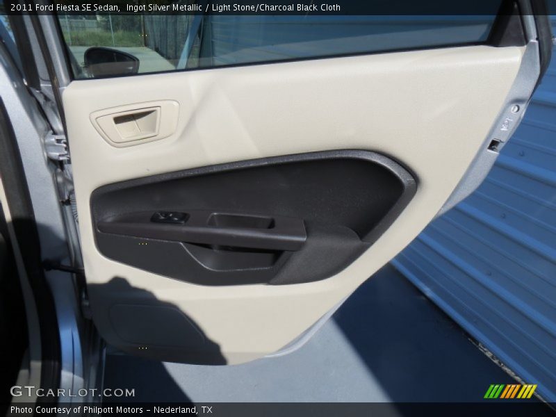Ingot Silver Metallic / Light Stone/Charcoal Black Cloth 2011 Ford Fiesta SE Sedan