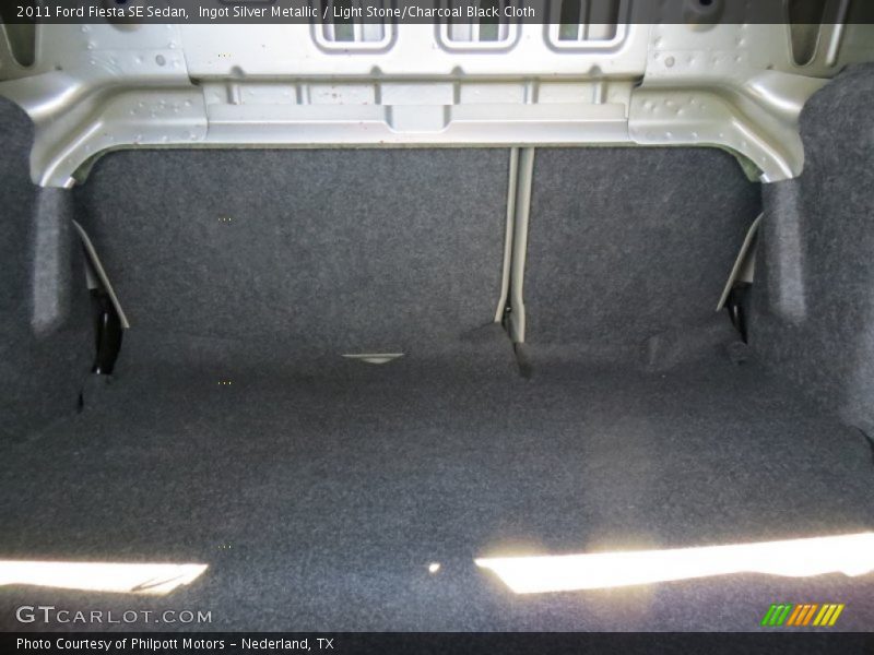 Ingot Silver Metallic / Light Stone/Charcoal Black Cloth 2011 Ford Fiesta SE Sedan