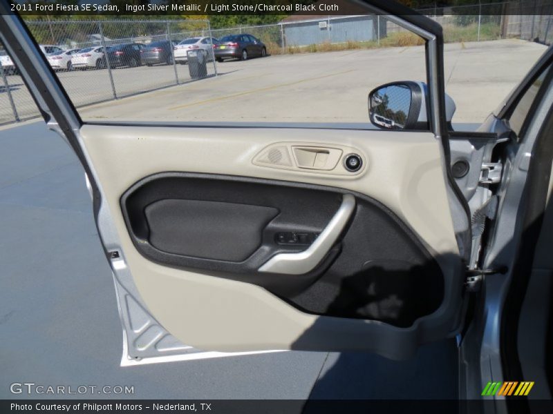 Ingot Silver Metallic / Light Stone/Charcoal Black Cloth 2011 Ford Fiesta SE Sedan