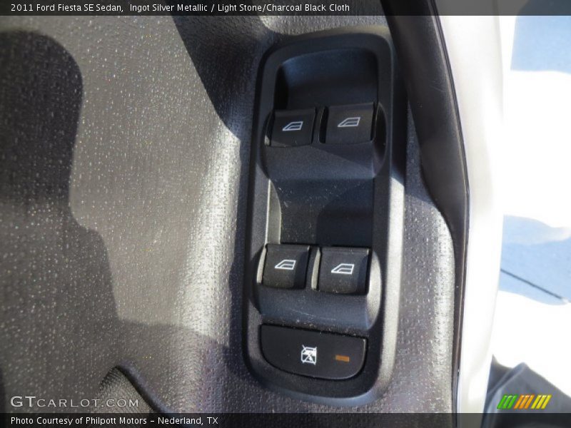 Ingot Silver Metallic / Light Stone/Charcoal Black Cloth 2011 Ford Fiesta SE Sedan